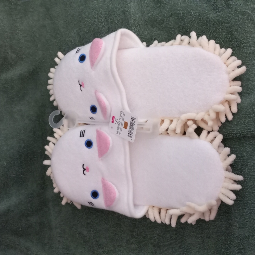 ⚡️LAST CHANCE SALE⚡️ Cat Microfiber Slippers NWT  size: 7.5